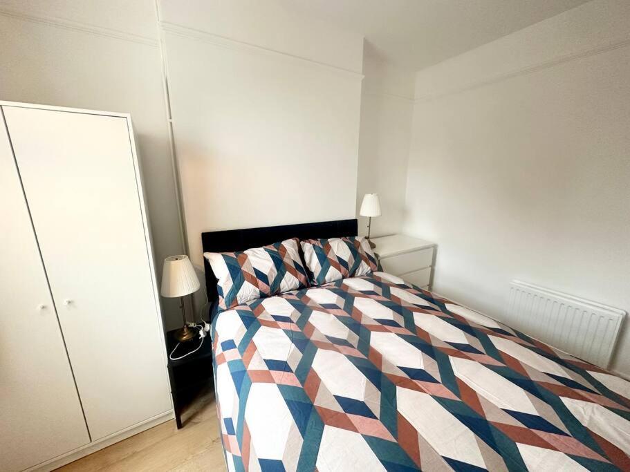 Villa 4 Bed House In Daneby Road,Se6 Catford Exterior foto