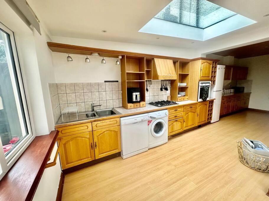 Villa 4 Bed House In Daneby Road,Se6 Catford Exterior foto